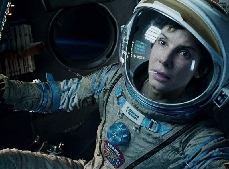 gravity-movie-review-sandra-bullock-suit-2